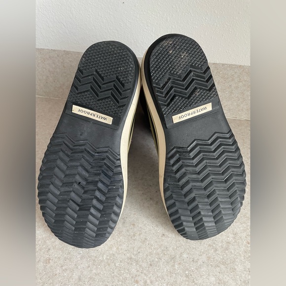 Sorel Women’s Winter Boot- Great/ Excellent used condition. - Picture 9 of 9